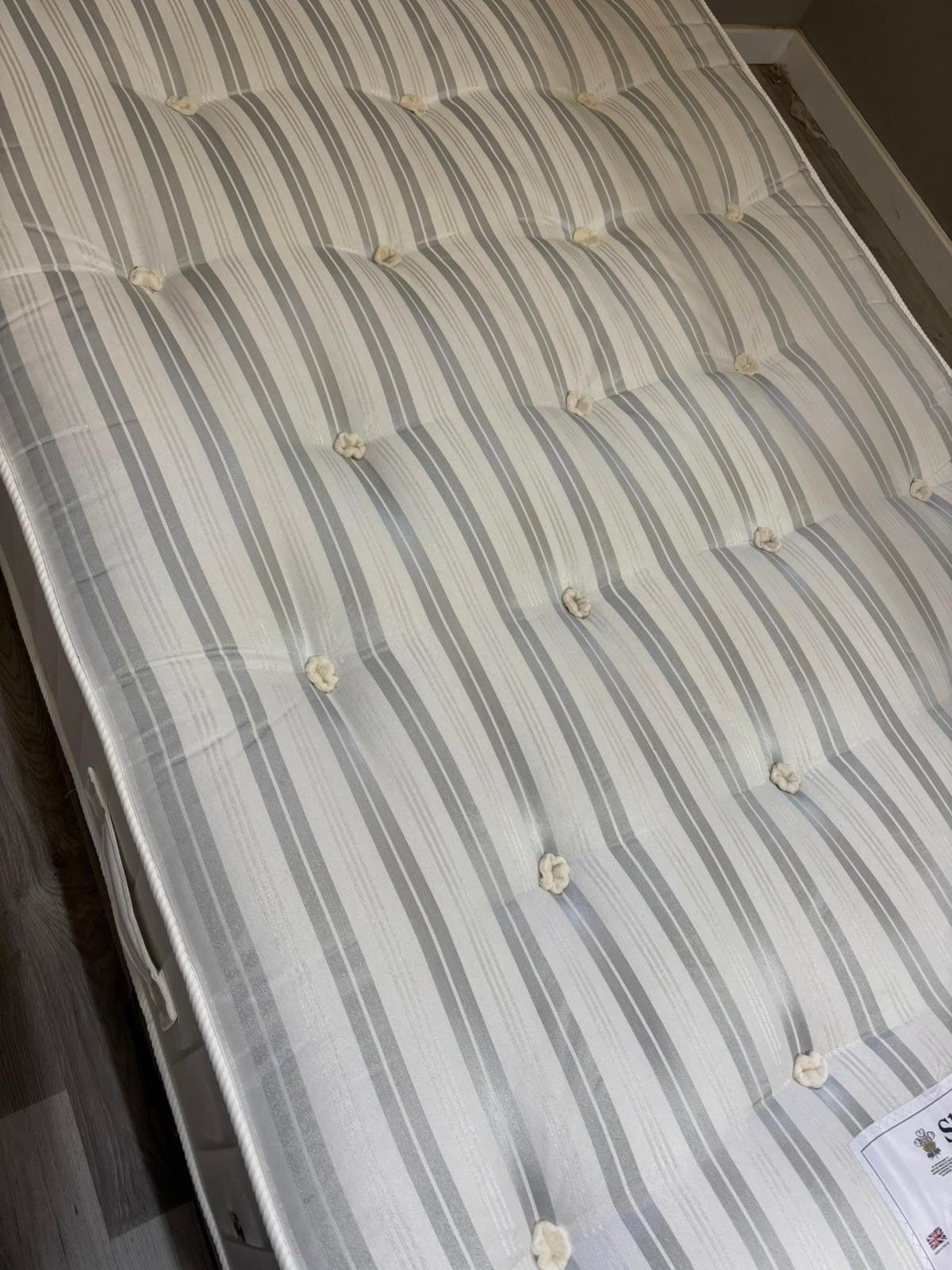 Sleepeezee Backcare Deluxe 4FT Small Double Mattress  - RRP £849 - Home Furniture Interiors