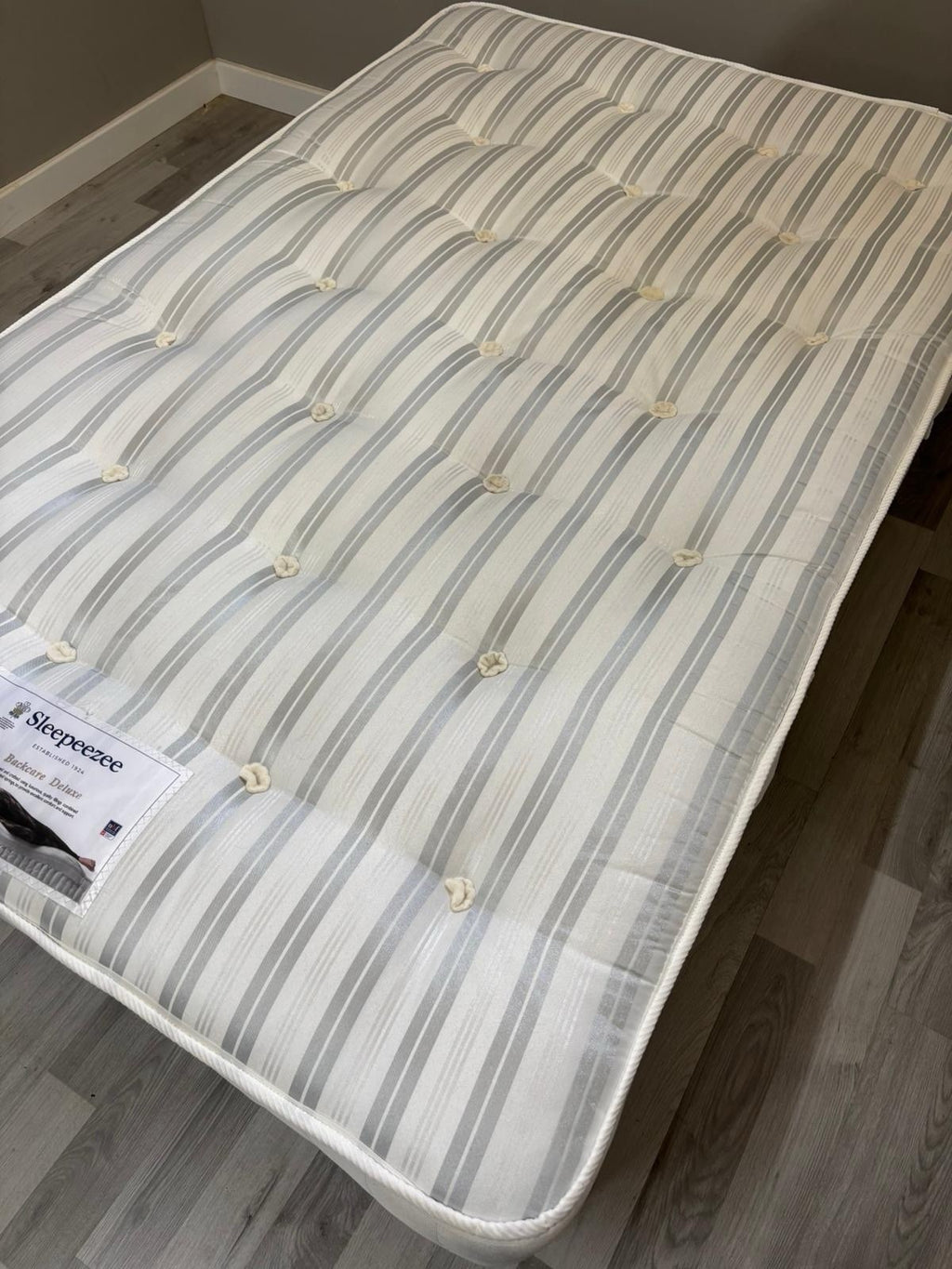 Sleepeezee Backcare Deluxe 4FT Small Double Mattress  - RRP £849 - Home Furniture Interiors