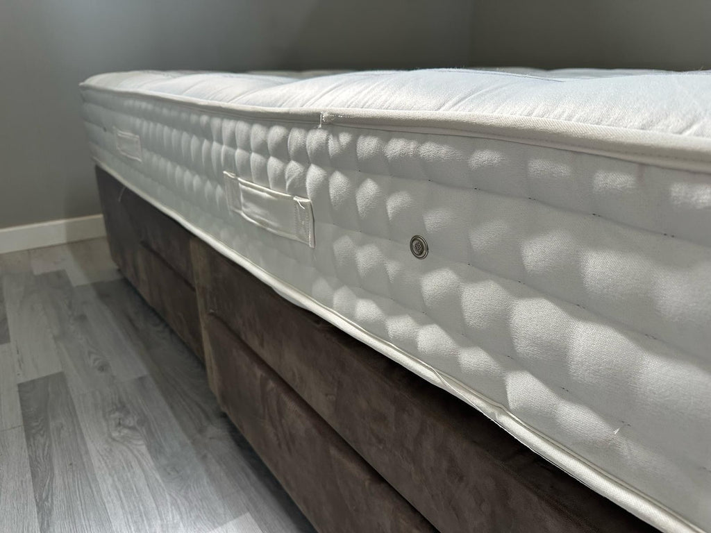 Sleepeezee Backcare Ultra Firm 1600 5ft Kingsize Mattress  - RRP £899 B - Home Furniture Interiors
