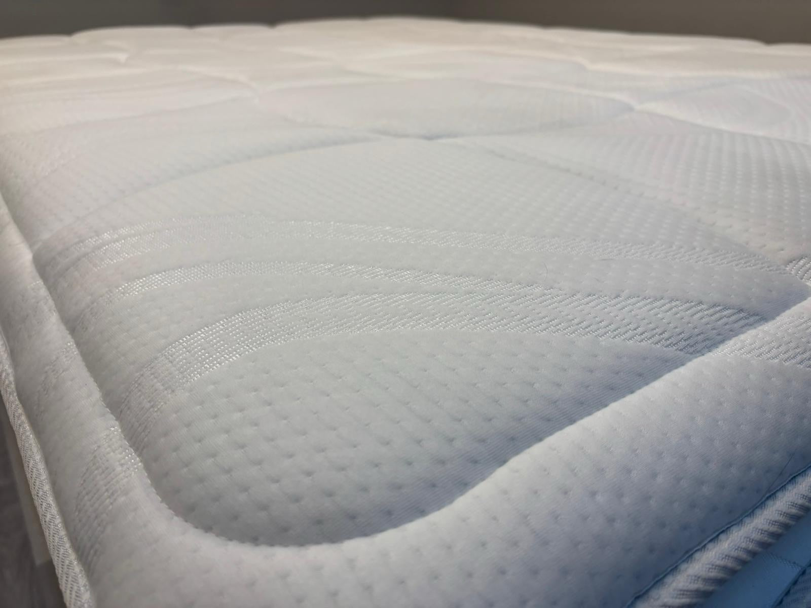 Sleepeezee 2600 ActivFlex Response Mattress 5FT Kingsize RRP £1049 - Home Furniture Interiors