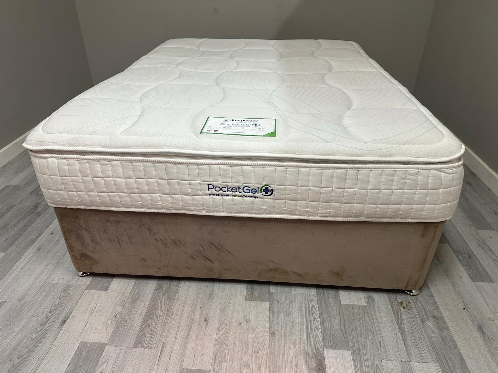 Sleepeezee Immerse Plus 2200 Pocket Pillow top Mattress Kingsize 5FT RRP £1899