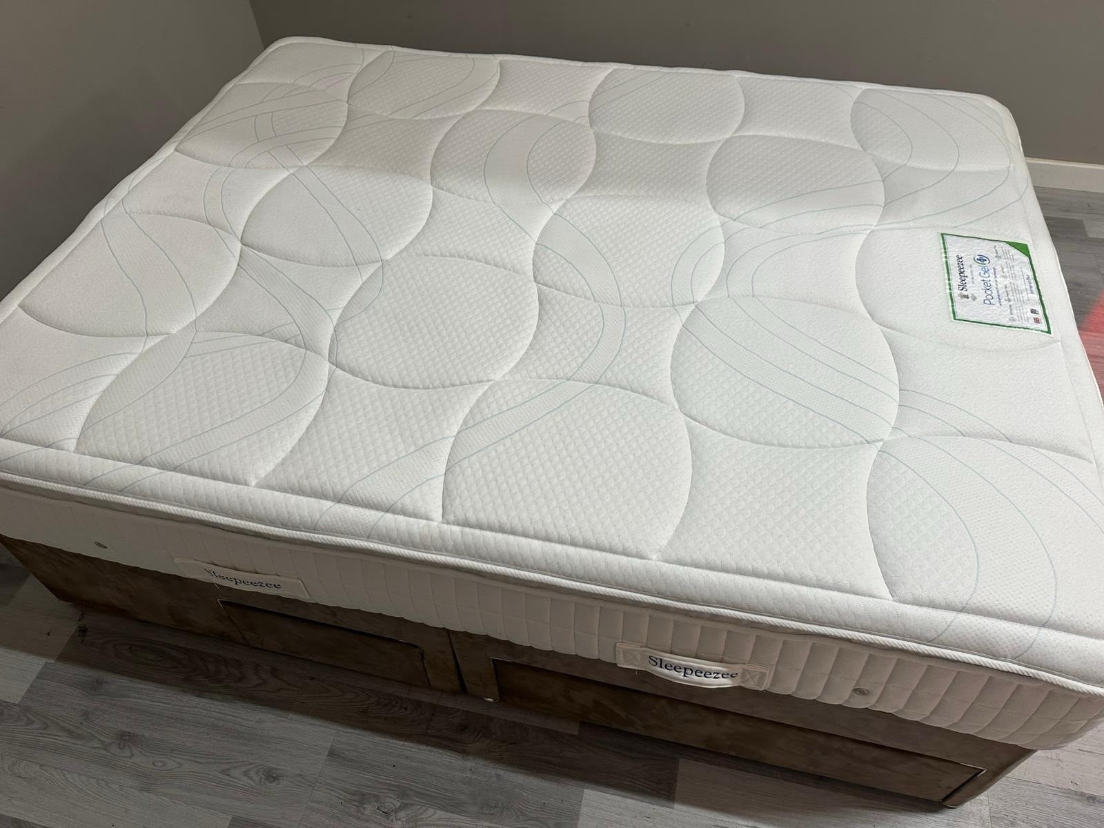 Sleepeezee Immerse Plus 2200 Pocket Pillow top Mattress Kingsize 5FT RRP £1899