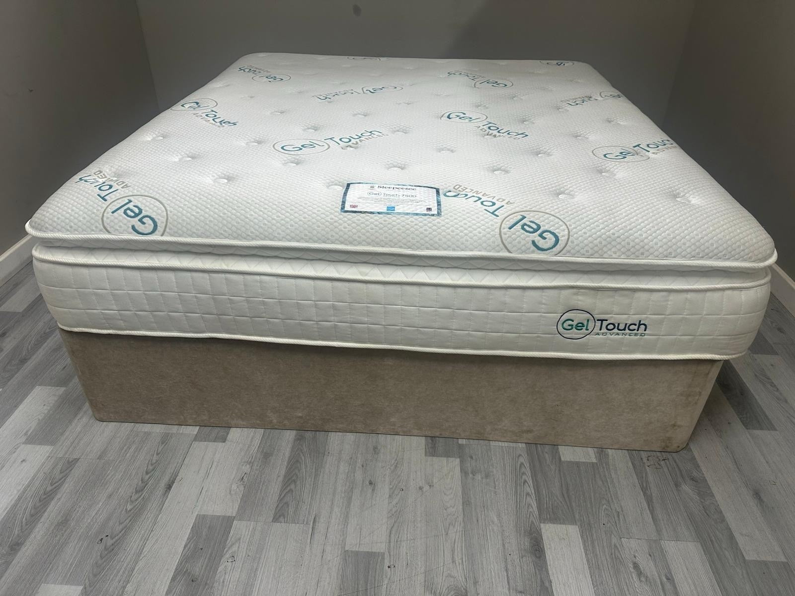 Sleepeezee Gel Touch / SensaGel 7500 / 9000 6FT Superking RRP £3199 B - Home Furniture Interiors