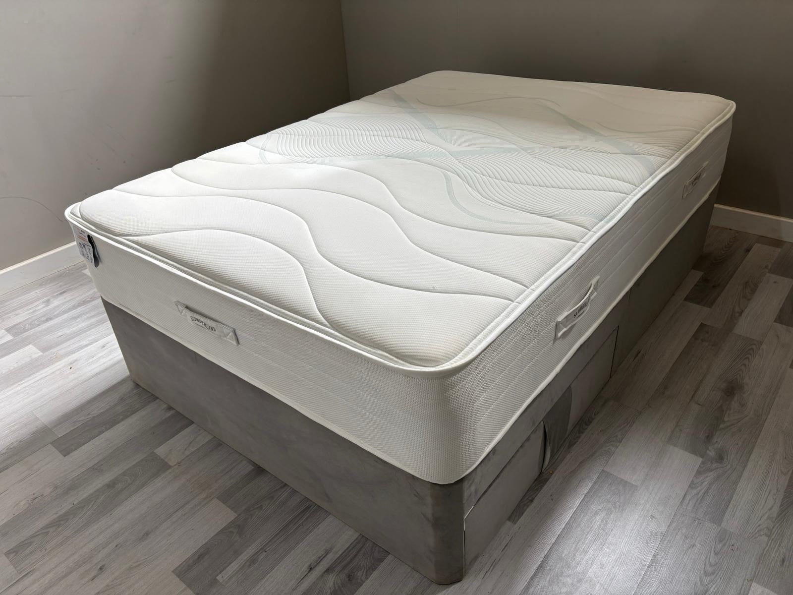 Slumberland Air 3 Memory 4ft Small Double Mattress - RRP £649 - Home Furniture Interiors