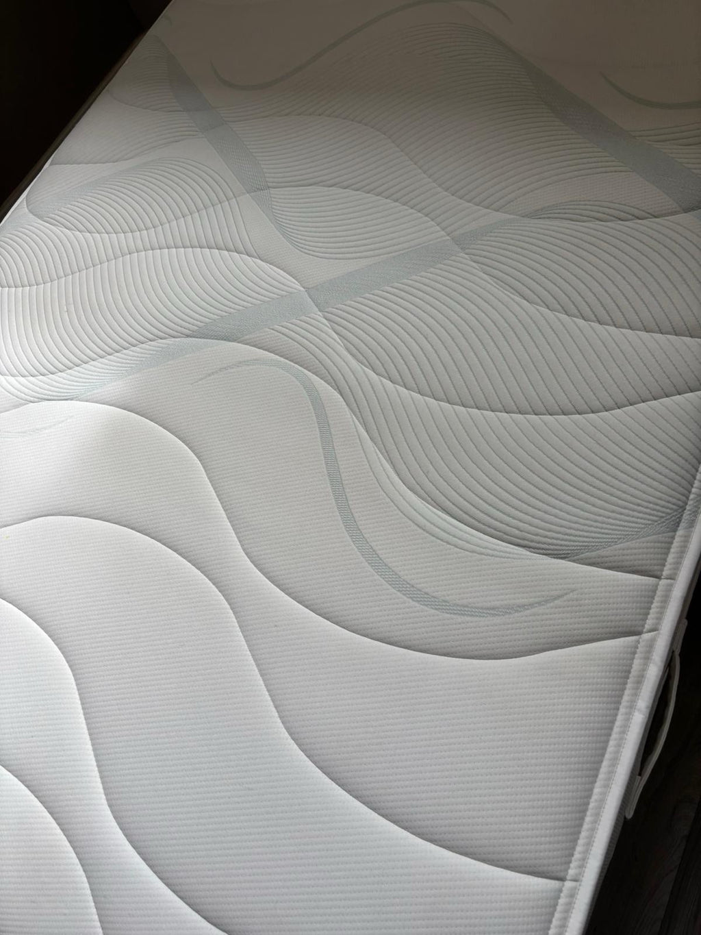 Slumberland Air 3 Memory 4ft Small Double Mattress - RRP £649 - Home Furniture Interiors