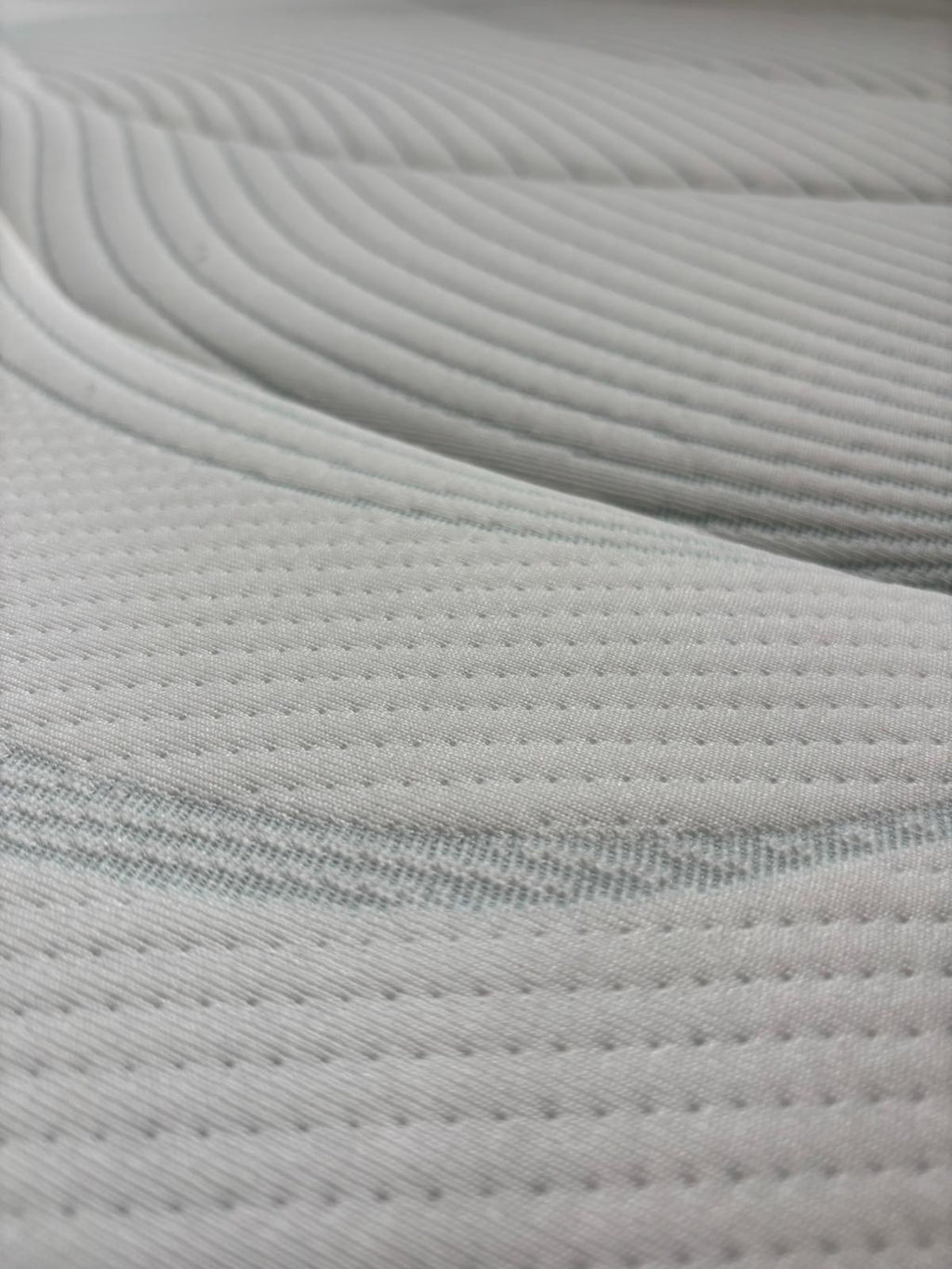 Slumberland Air 3 Memory 4ft Small Double Mattress - RRP £649 - Home Furniture Interiors