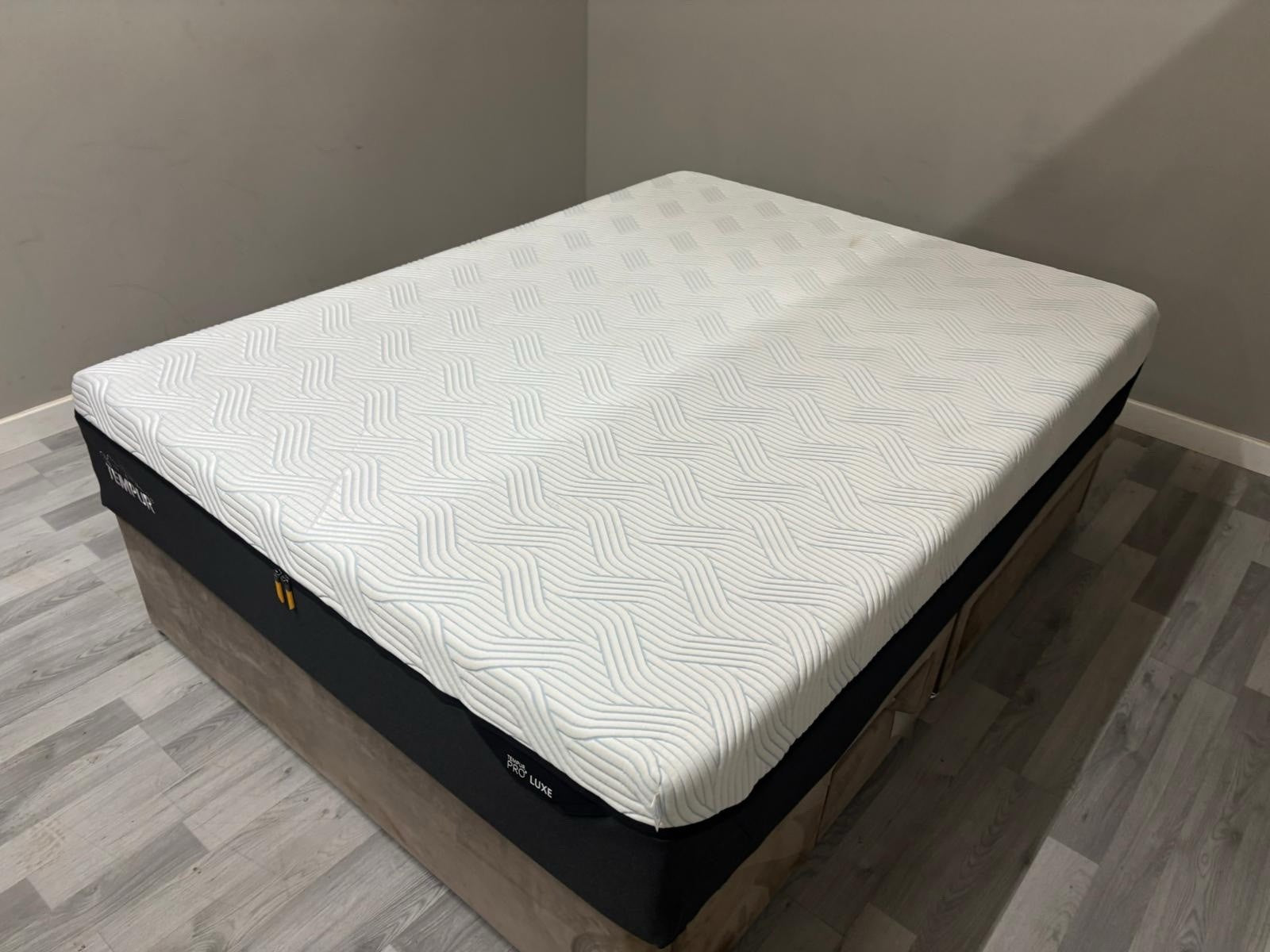 TEMPUR Pro Luxe SmartCool Medium 4FT 6 Double Mattress RRP £2699 B