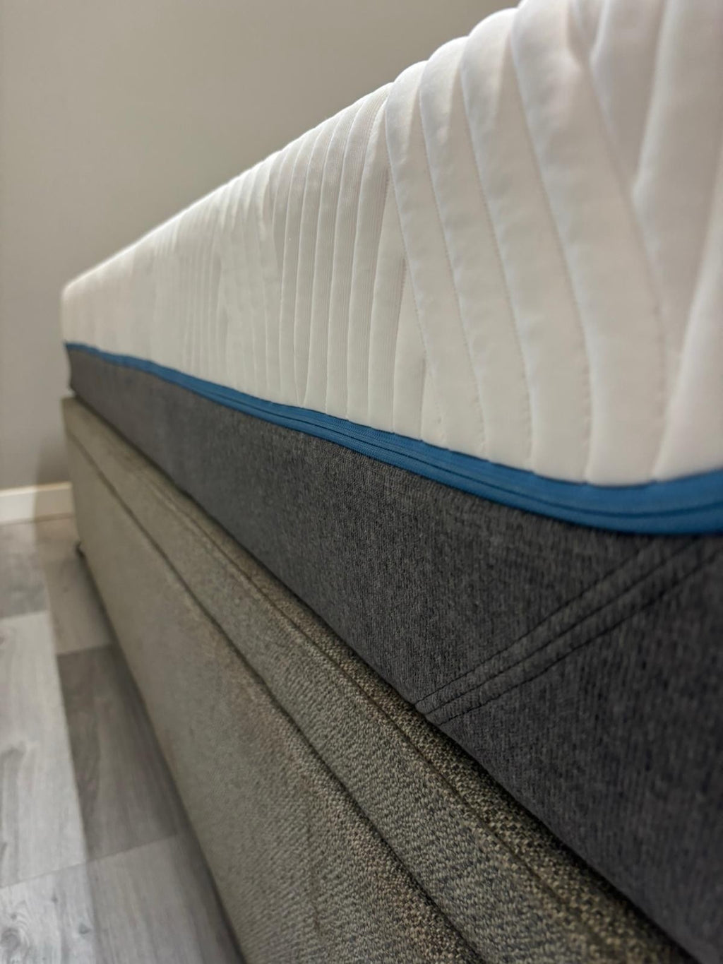 Tempur Cloud Elite Luxe 5FT Kingsize Mattress - RRP £2299  Best price online B - Home Furniture Interiors