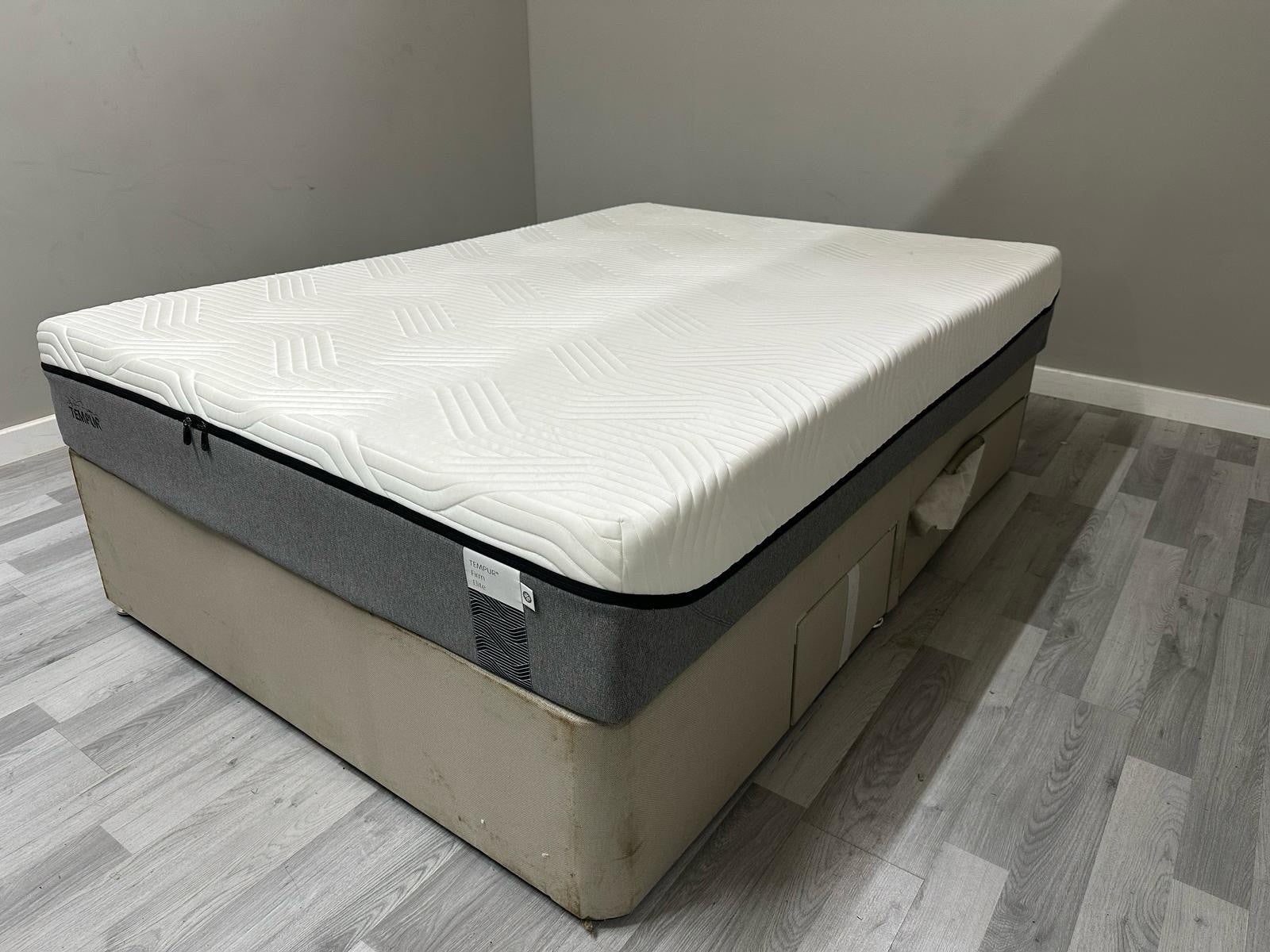 Tempur Firm Black 5FT Kingsize Mattress RRP £2195 Best Price Online - Home Furniture Interiors