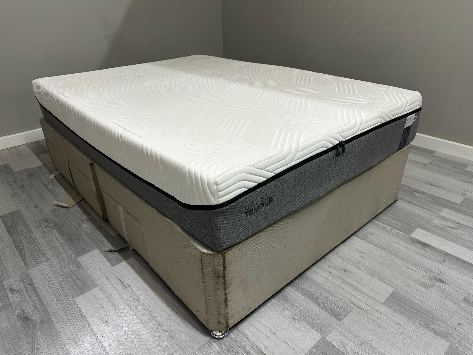 Tempur Firm Black 5FT Kingsize Mattress RRP £2195 Best Price Online - Home Furniture Interiors